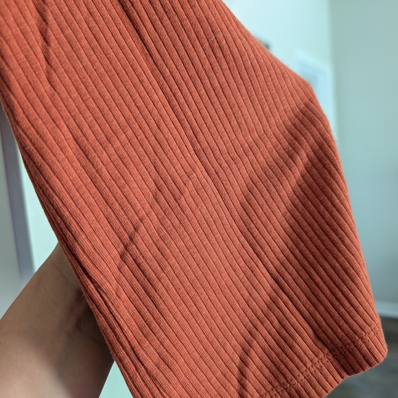 Rust Short Sleeve Women's Ribbed Top - Picture 2 of 2